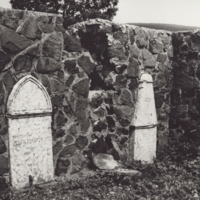 Kubinyi Gáspár és Kubinyi Gáspárné Podmaniczky Rozália sírköve a karancssági temetőben